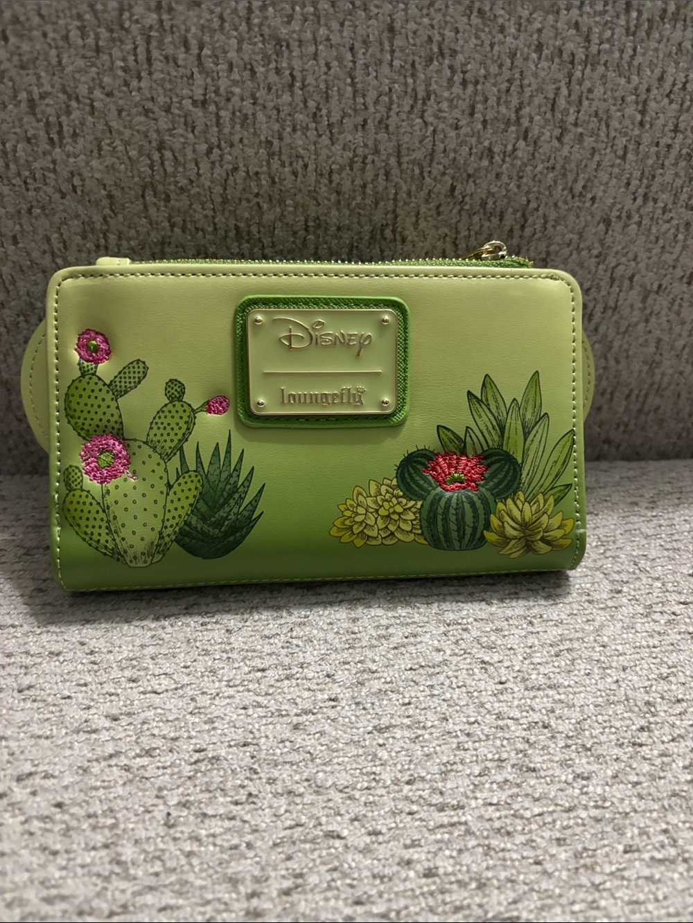 Green Floral Ear Wallet with Pink Bow - Picture 2 of 4
